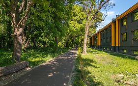 Apartament Fala 15 min Metro to PGE Narodowy Self-CheckIn Parkview Rolety Blackout Fan No AC Klub Stodoła SGH Public Parking Fast WiFi